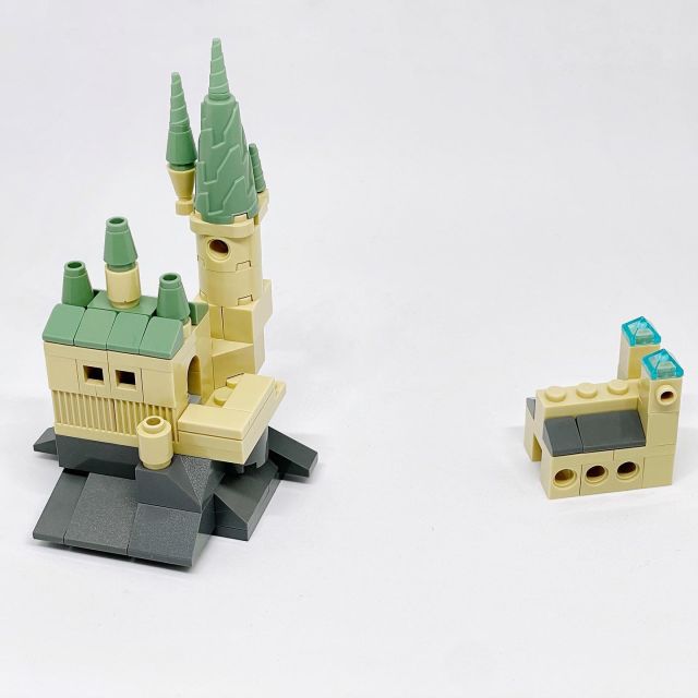 Work in progress: micro Hogwarts! It started with the Build Your Own Hogwarts bag, and I decided I wanted to try to do all or most of Hogwarts! I don’t have enough pieces though (I’ve already run out of roof tiles), I will keep working on the tan structures while I decide whether to get more of the same bags, or order sand green pieces separately.
#lego #legoharrypotter #legomicroscale #buildwhatyoulove